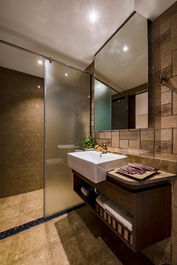 Sunflower Luxury Hotel Ho Chi Minh City Exterior photo