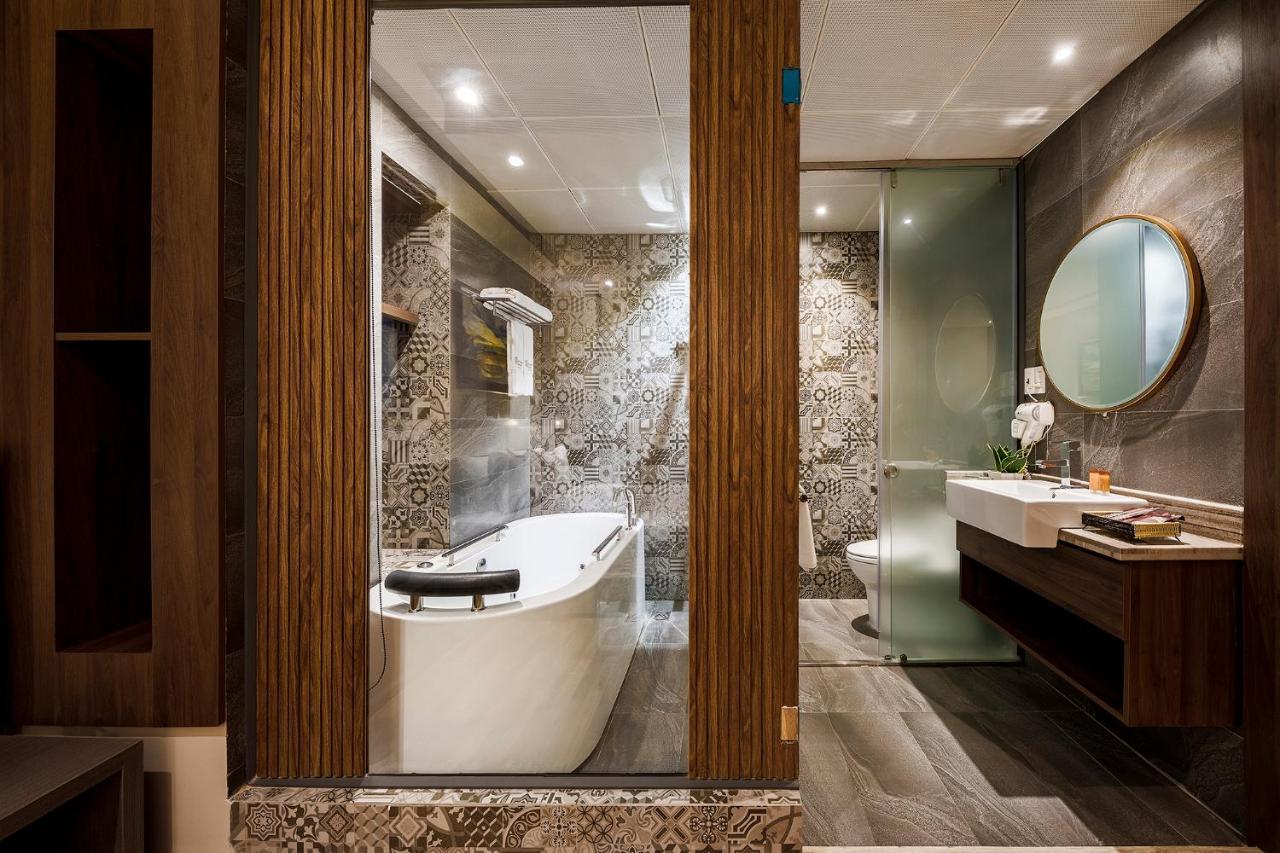 Sunflower Luxury Hotel Ho Chi Minh City Exterior photo